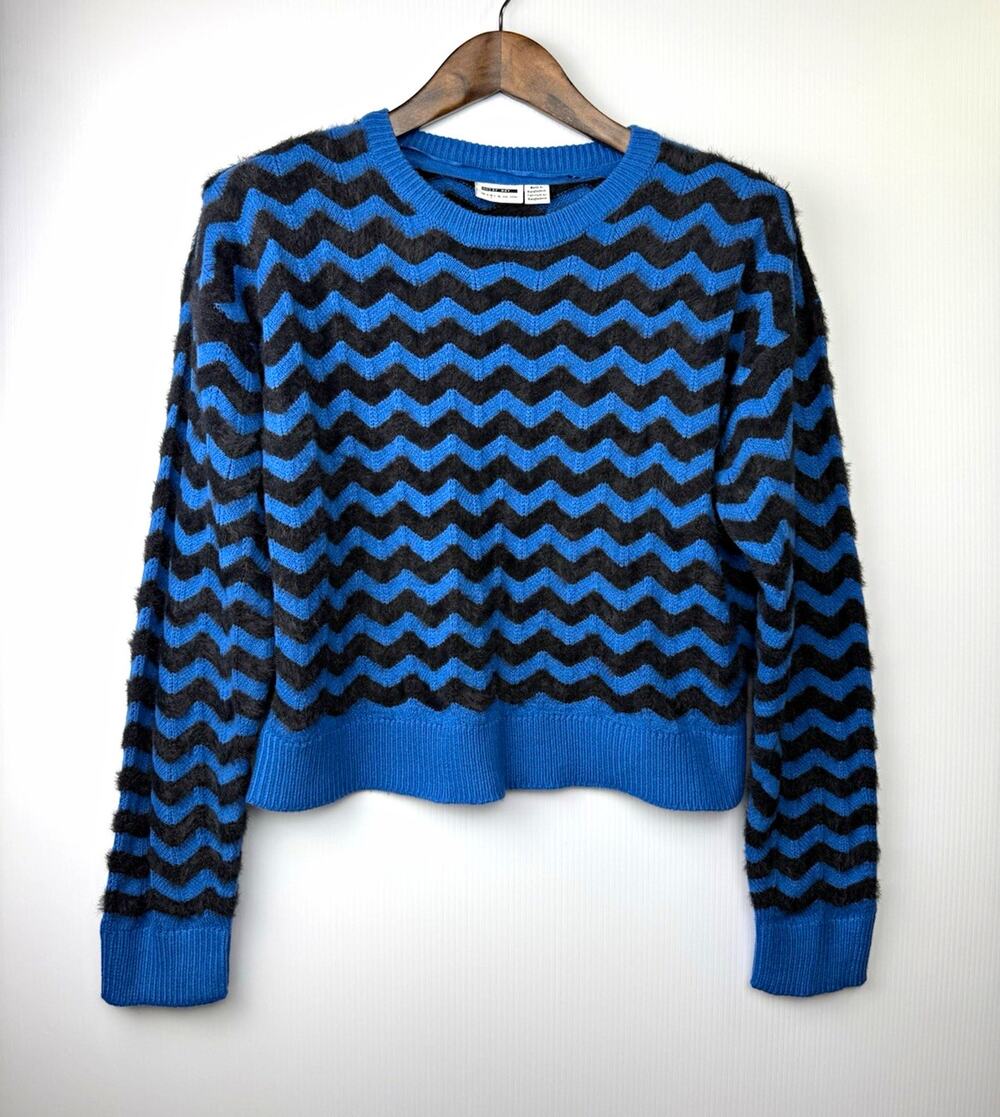 Noisy May Cobalt Blue Black Fuzzy Chevron Cropped Knit Sweater Y2K Retro Graphic